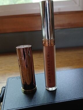 Anastasia Beverly Hills Liquid Lipstick  And Vice Lipstick